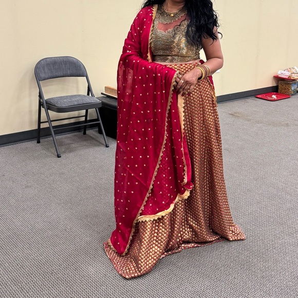 Extremely beautiful full hand work of pearls and dabka lengha choli - Picture 3 of 7